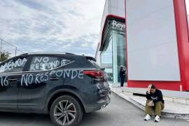 Impotencia y coraje llevaron a la afectada Alejandra Ceccopieri a manifestarse en la Agencia automotriz MG de Reynosa, Tamaulipas, luego de que le vendieron una camioneta que no funcionó.