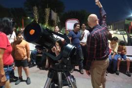 Una jornada de divulgación reunió en Allende, Coahuila, a decenas de asistentes para explorar los secretos del cielo nocturno mediante actividades abiertas al público