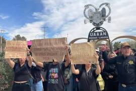 Durante la protesta médicos y estudiantes veterinarios realizaron distintos homenajes a Héctor Hernández, además exigieron justicia y seguridad para el gremio.