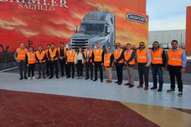 Los directivos de la Canacar a nivel nacional se reunieron en la planta local de Daimler Truck.