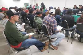 Cientos de personas acudieron al Centro de Gobierno para aprovechar los servicios del Registro Civil.