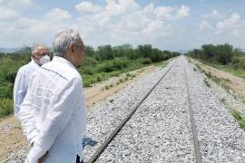 Andrés Manuel López Obrador, presidente de México, durante la supervisión de la rehabilitación de la vía del ferrocarril del Istmo de Tehuantepec en la Antigua Estación de Ixtepec, Oaxaca.