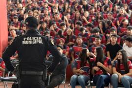 Elementos policiacos del municipio de Guadalupe, Nuevo León advirtieron a los jóvenes de los métodos de reclutamiento que usa el crimen organizado.