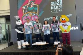 Kike Conejo y el Pollo Algodonero acompañaron a los directivos durante la presentación del juego benéfico.