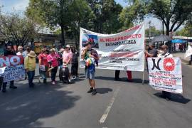 Vecinos continúan protestando por las remodelaciones en el Azteca.