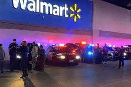 Versiones de testigos, que no han sido confirmadas oficialmente, apuntan al gerente nocturno del Walmart como el autor de los disparos