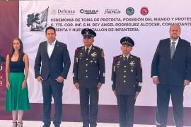 Autoridades militares y alcaldes de la Región Sureste atestiguaron el relevo de mando realizado en las instalaciones del batallón.