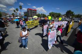 Personas de 28 ejidos se unieron para exigir soluciones al deterioro de los caminos rurales.