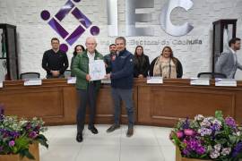 Carlos Robles Loustanau y Evaristo Lenin Pérez, dirigentes del PRI y UDC, respectivamente, registraron su alianza ante el IEC.