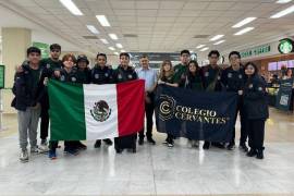 El equipo Cerbotics de Torreón celebra su victoria en el FIRST Global Challenge 2024.