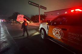 Un tráiler realizó una maniobra prohibida en el entronque Laredo–Salinas Victoria y causó un choque que dejó dos conductores lesionados