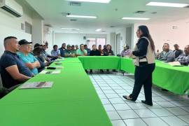 Operadores del transporte público de Torreón asisten a las sesiones de sensibilización sobre prevención de la violencia en las instalaciones del IMM.