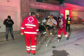 Paramédicos atendieron a los cinco integrantes de la familia tras reportarse síntomas de intoxicación en su domicilio del oriente de Saltillo.