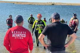 Elementos de Protección Civil y Bomberos realizaron prácticas acuáticas en la Presa de la Amistad.