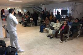 Personal del ISSSTE en Monclova evacuó áreas del hospital tras el derrame de químicos tóxicos registrado la tarde del martes.