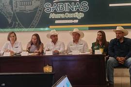 Autoridades estatales, municipales y representantes del Patronato firmaron el convenio de protección para los equinos que participen en las cabalgatas de Sabinas.