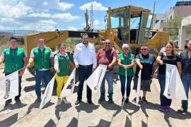 El alcalde Carlos Villarreal señaló que la pavimentación forma parte de una intervención integral en la colonia.