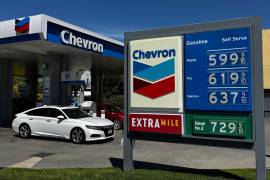 Al elevarse los precios de los combustibles los costos se elevan pero los sueldos se mantienen igual, por lo que se necesita más dinero para llegar a fin de mes.