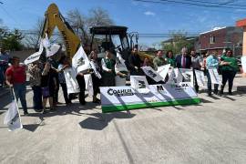 El arranque fue encabezado por el alcalde de Monclova, Carlos Villarreal Pérez (c).