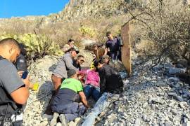 Corporaciones de rescate de Sacramento y municipios vecinos realizaron maniobras en una zona de difícil acceso para poner a salvo a la excursionista lesionada.