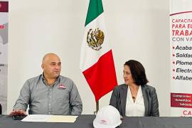 Empresarios de la CMIC de Coahuila Centro se reúnen con la nueva titular del Centro de Servicio Infonavit de Monclova para solicitar apoyo en el pago de sus adeudos.