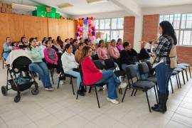 Personal del IMM imparte pláticas y orientación durante una jornada de “La Brigada Educativa” en colonias de Torreón.