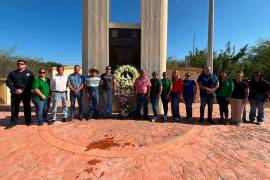 Autoridades municipales y miembros del Cabildo participaron en la guardia de honor realizada este miércoles en memoria de las víctimas de la tragedia de Celemania.