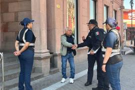 Elementos de la Policía Municipal y binomios caninos realizan recorridos de vigilancia en bancos y cajeros automáticos de Saltillo.