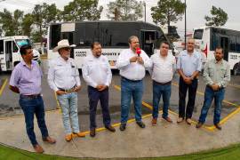 El Gobierno Municipal de Ramos Arizpe presentó cinco nuevas unidades para el transporte público urbano.