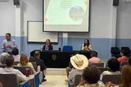 Participantes durante el Foro Académico Vecinal “Territorio y Ciudad” en el auditorio de la UAAAN.