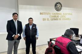 Rodrigo Paredes Lozano, titular del Instituto Electoral de Coahuila, se reunió con funcionarios para discutir el progreso de la jornada electoral