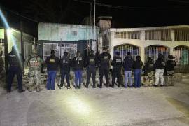 Elementos federales y estatales desplegaron un cateo simultáneo en dos domicilios de la colonia La Piedra, en Múzquiz.