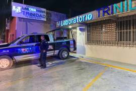 El hombre fue detenido por la Policía Municipal luego de intentar ingresar a un laboratorio médico en horas de la noche.