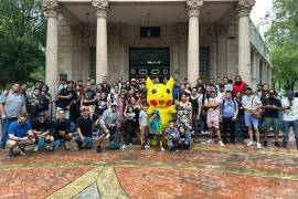 Entrenadores de distintas edades se reúnen en la Alameda de Saltillo durante un evento global de Pokémon GO, uno de los puntos con mayor concentración de jugadores en la ciudad durante este tipo de celebraciones internacionales.