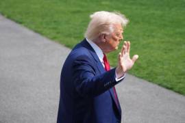 El presidente de EU dijo que sería ‘muy decepcionante’ que el Supremo considerara ilegal la implementación de gran parte de los aranceles que activó el año pasado. FOTO: