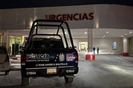 Elementos policiales acudieron al Hospital General para iniciar las investigaciones.