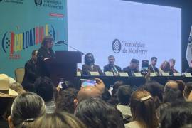 Laura Restrepo pide una nueva narrativa para hablar de las crisis de ecocidio y genocidio que enfrenta el mundo