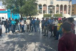 Los trabajadores piden que se eviten más demoras en el proceso.