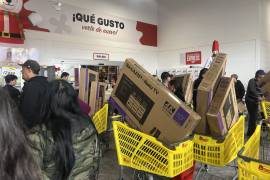 La apertura de Mi Tienda del Ahorro en la calzada Antonio Narro atrajo a decenas de saltillenses.