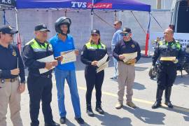 “Rueda por tu Vida” consiste en un taller teórico-práctico que combina conocimientos de tránsito con práctica de manejo.