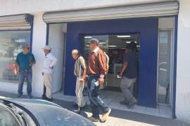 Las filas se hicieron presentes en algunos establecimientos ante el vencimiento del plazo para registrar las líneas terminadas en 0.