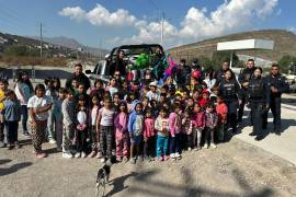 Los niños de la colonia San Nicolás disfrutaron de una tarde inolvidable gracias al apoyo de la policía municipal.