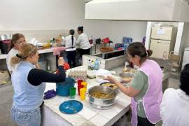 El comedor para migrantes ha recibido a personas de más de 20 naciones; cambiará de dirigencia.