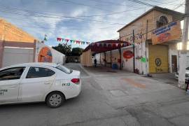 Se dio a conocer que en el lugar se encontraron productos sin protección al ambiente, condiciones inadecuadas de almacenamiento y refrigeración oxidada.