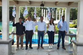 El alcalde Javier Díaz y Luly López Naranjo dieron el banderazo al programa “Paseo con Amor”.