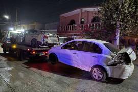 Los vehículos involucrados fueron retirados con apoyo de una grúa y asegurados por las autoridades para las investigaciones.