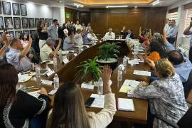 El alcalde Carlos Villarreal entregó los nombramientos a Guillermo Viruete y Tomás López como parte del fortalecimiento de la administración municipal.