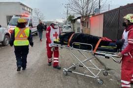 El joven fue trasladado a la Clínica Dos del IMSS para descartar lesiones internas.