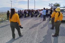 Voluntarios recorrieron el sitio para concentrar la basura en puntos de recolección.