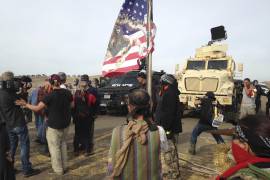 Protesta contra el oleoducto Dakota Access cerca de Cannon Ball, Dakota del Norte, el 27 de octubre de 2016. Inicia la selección del jurado para el juicio por la demanda de la empresa ET en contra de Greenpeace.